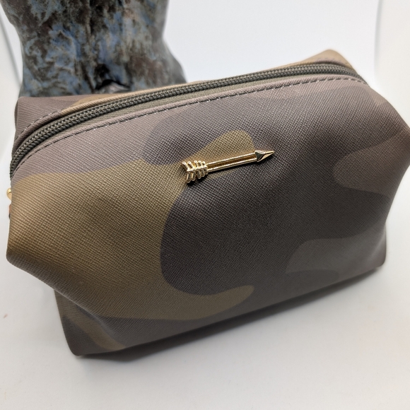 Stella & Dot Travel Camo Pouchette - Picture 1 of 5